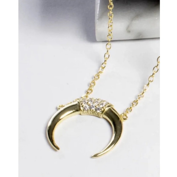 NEW Women's Gold-Plated Crescent Moon Horn Necklace Size 16 + 2” - Picture 3 of 12